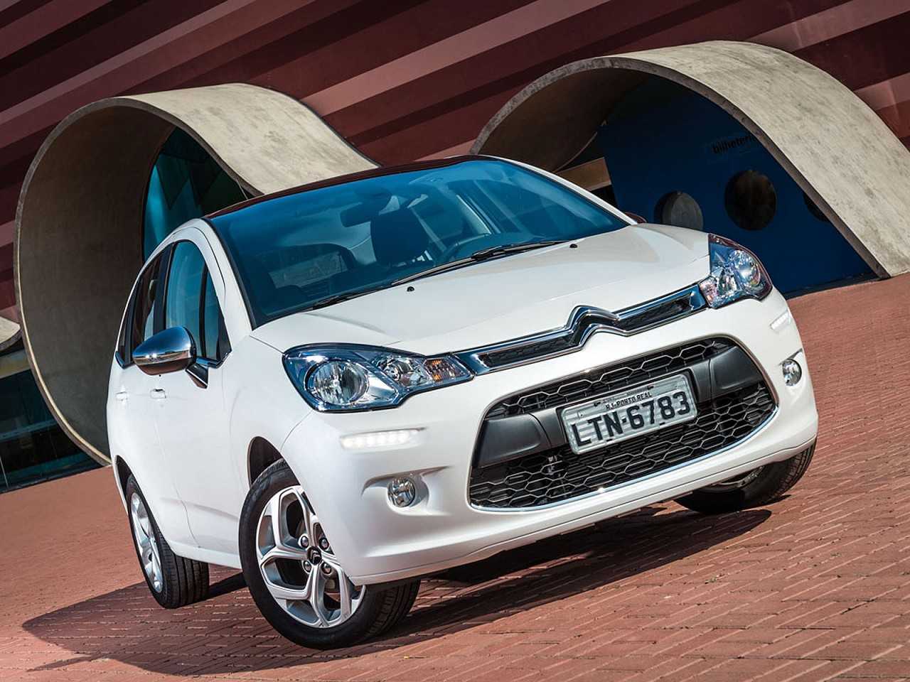 Ajuda para escolher o primeiro carro: Toyota Etios ou Citroën C3, ambos automáticos?