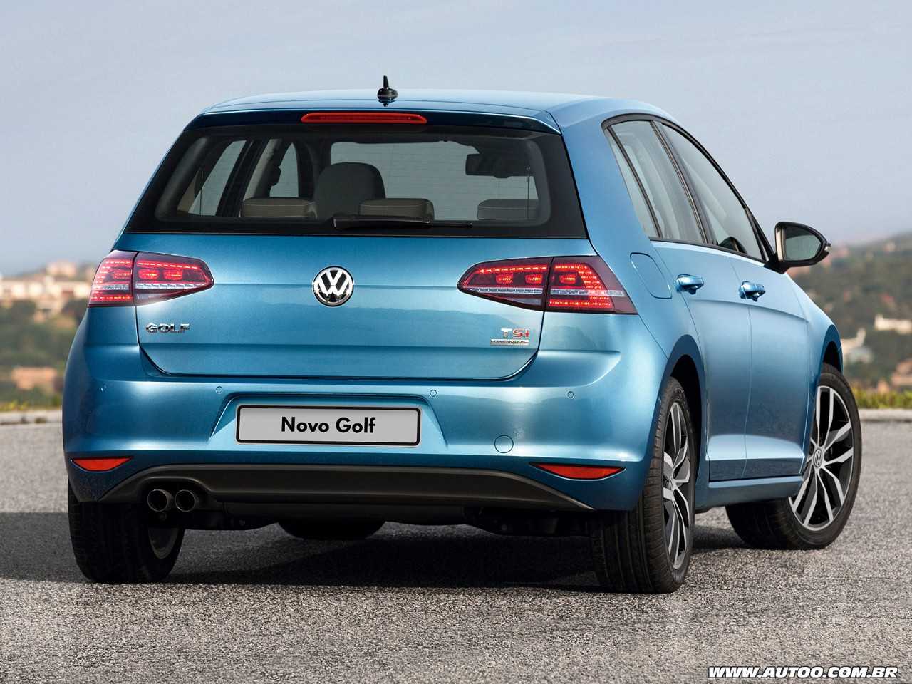 Câmbio manual: VW Golf 2015 ou um Peugeot 2008 THP 2016?