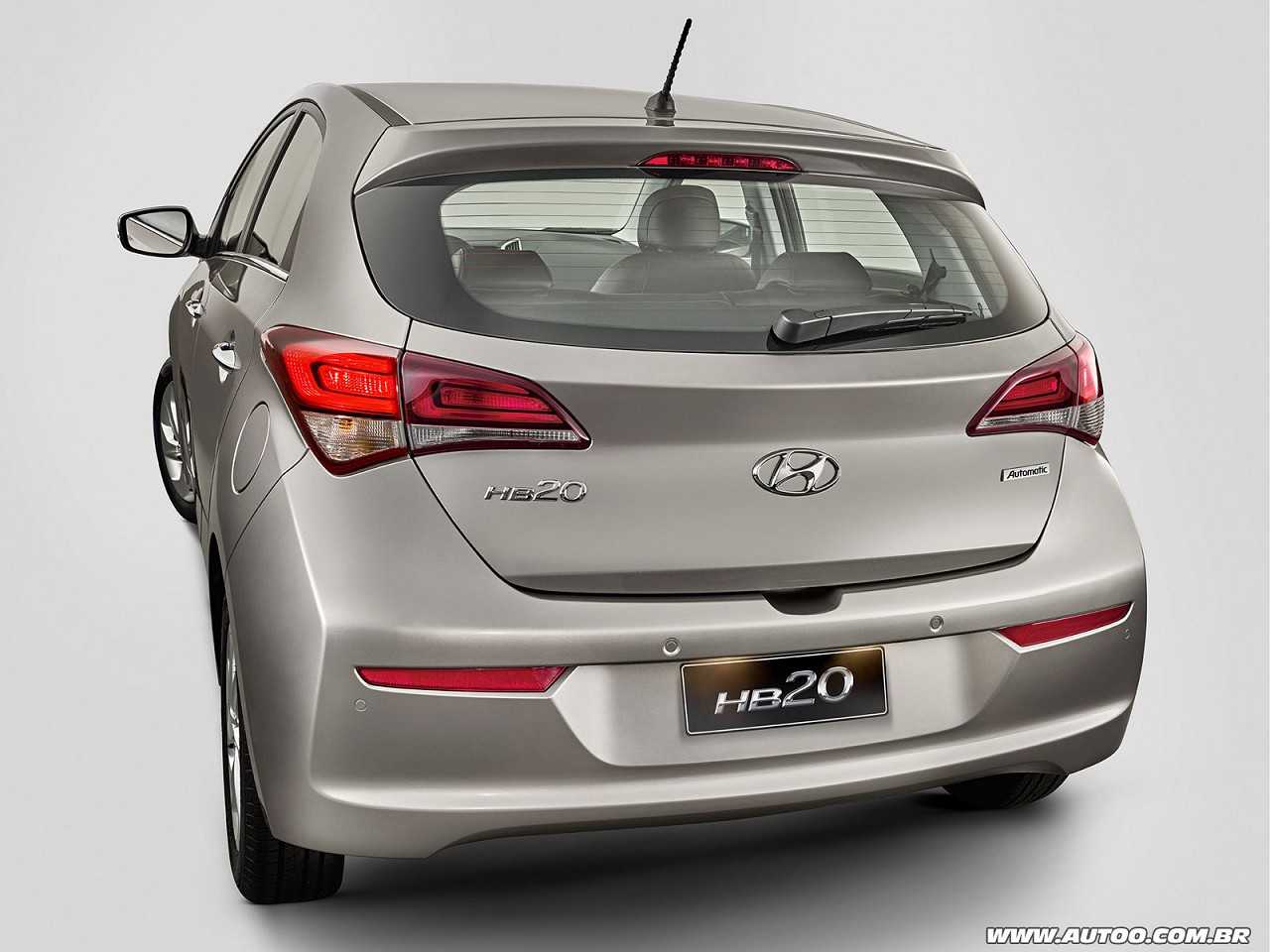 Compra PCD: Honda Fit Personal ou um Hyundai HB20 Premium