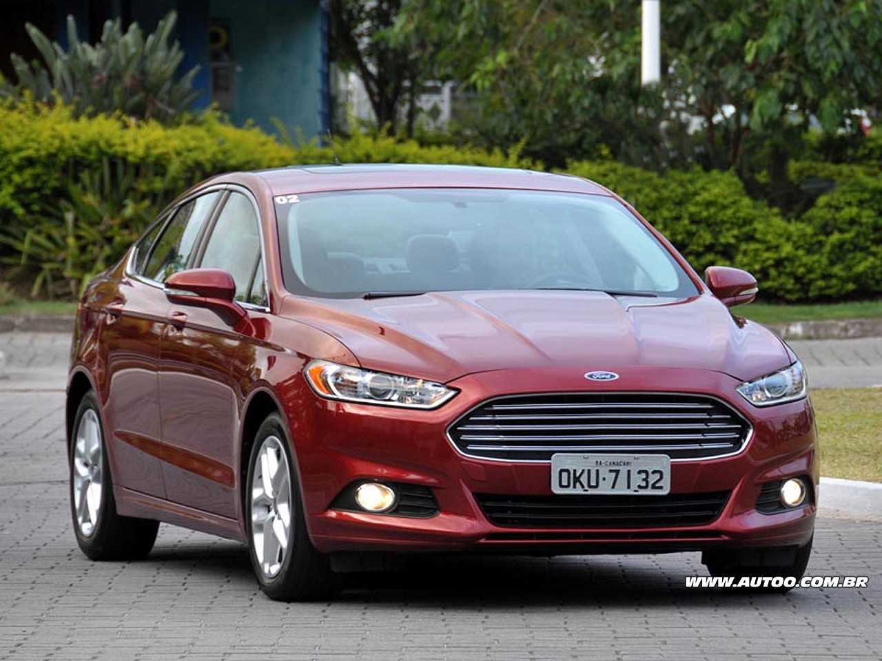 Dúvida em família: Focus Sedan completão ou Fusion?