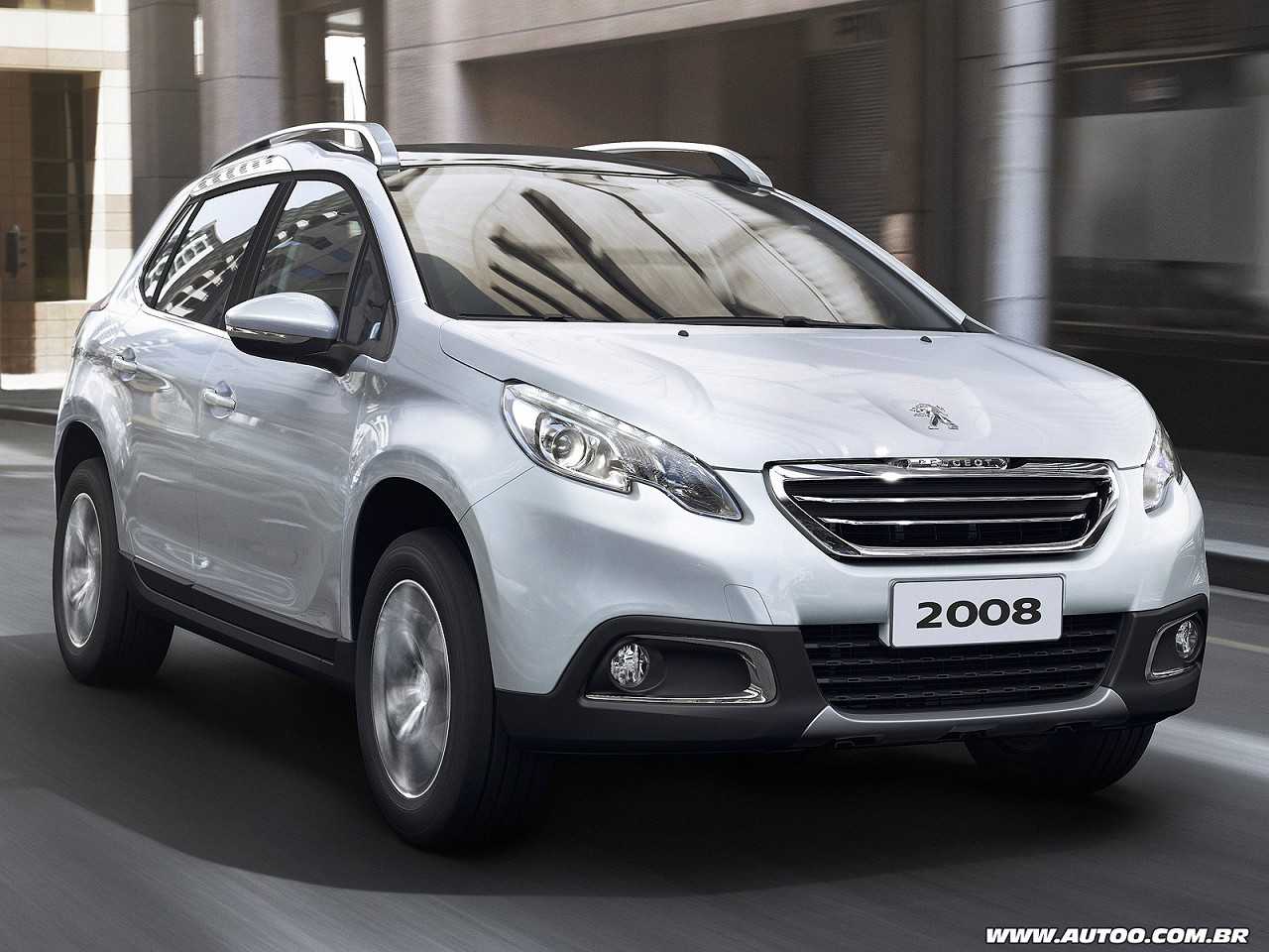 Dúvida envolvendo os franceses: Peugeot 2008 ou um Renault Captur?
