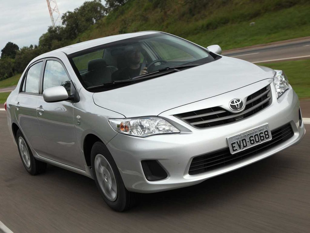 Entre dois seminovos 2014: um Toyota Corolla ou um Mitsubishi ASX?