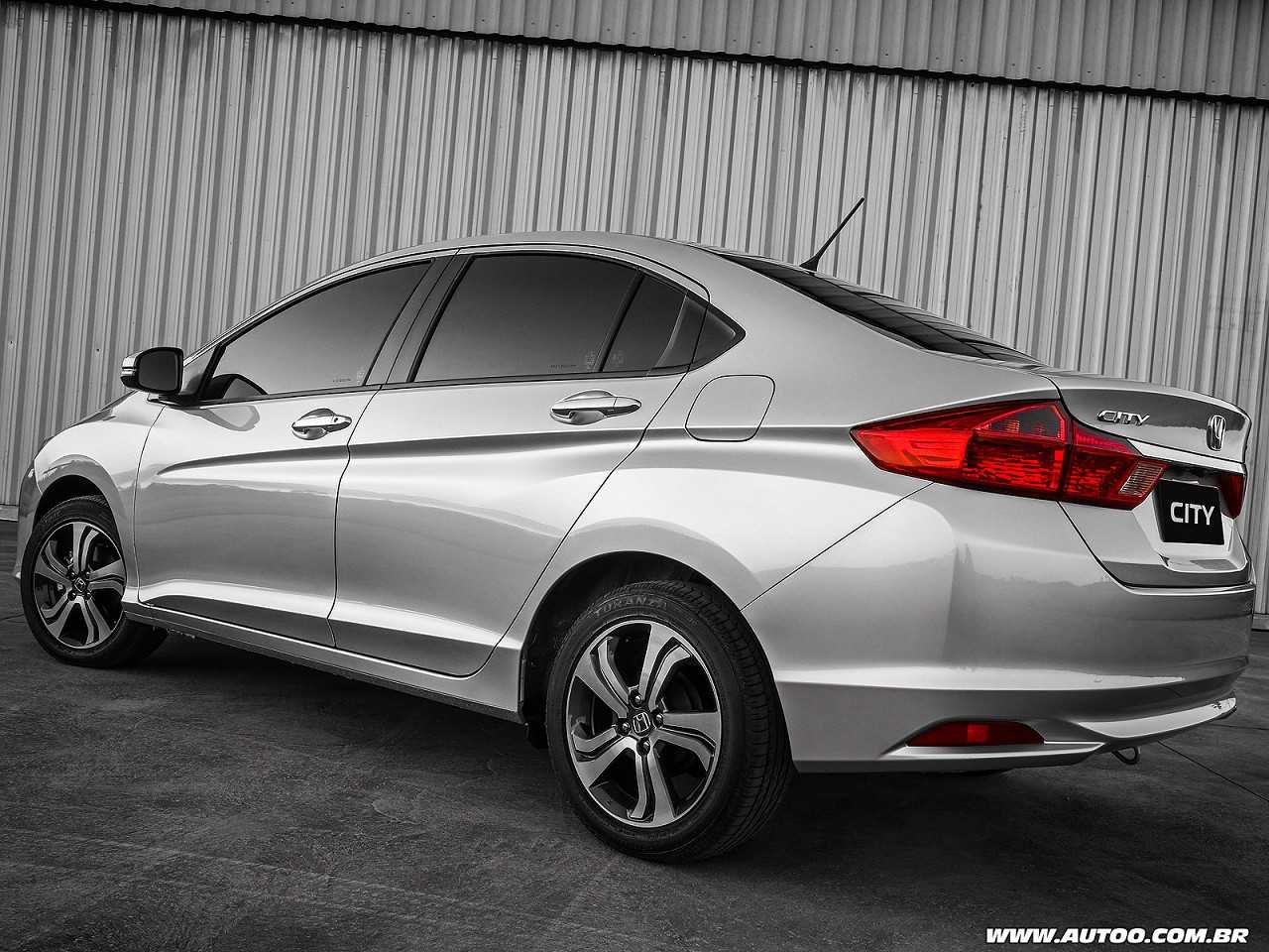 Entre um Honda City e um Hyundai HB20S