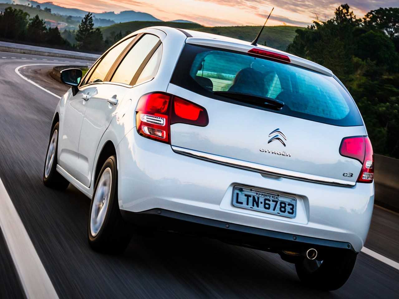 Hatches automáticos: um Citroën C3 Attraction ou um Toyota Etios 1.5?