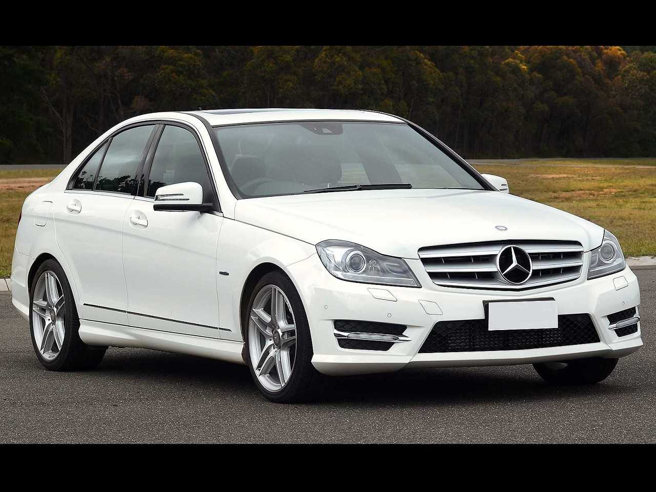 Mercedes-Benz Classe C ou um Hyundai Sonata?