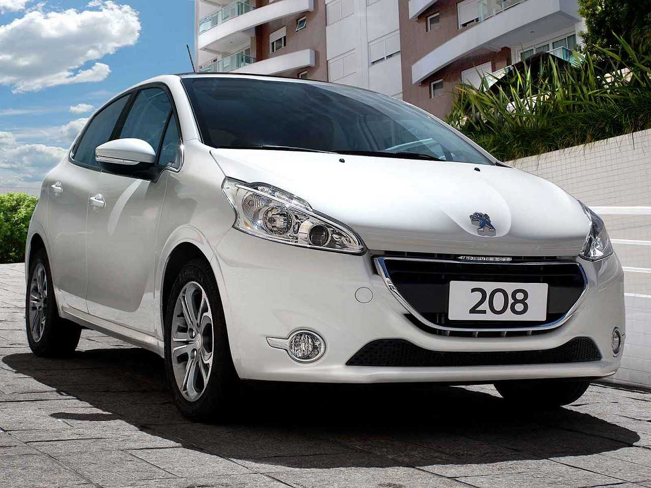 Na dúvida entre Peugeot 208 e Volkswagen Fox