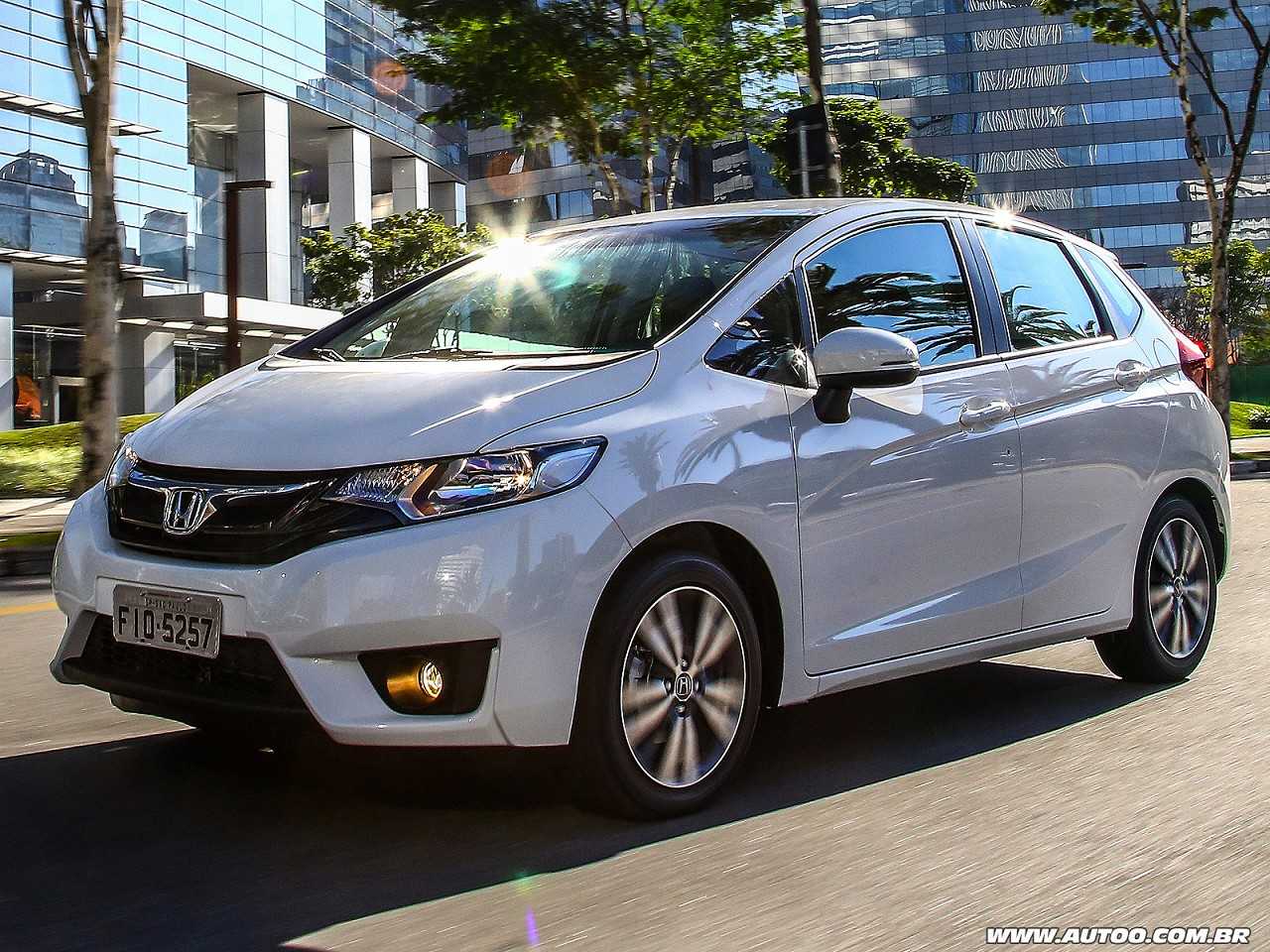 Pensando no custo-benefício e no consumo: Toyota Etios Cross ou um Honda Fit LX?