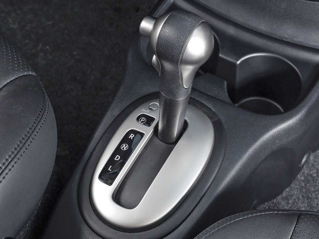 Pesquisando um hatch automático: devo esperar o Sandero CVT?