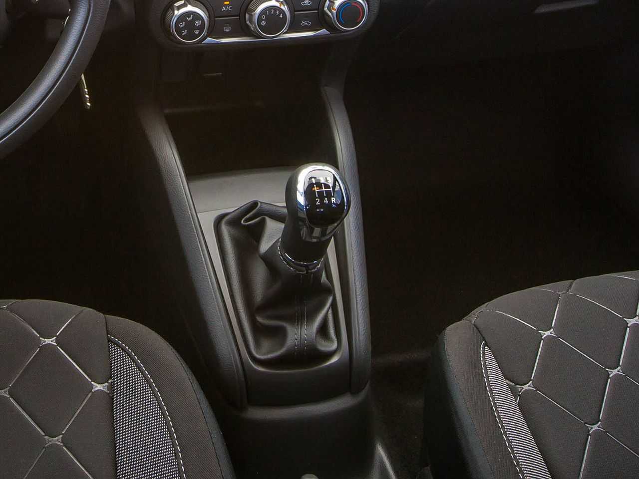 SUV sem motor turbo, manual e por até R$ 80 mil: comprar um Kicks ou um EcoSport?