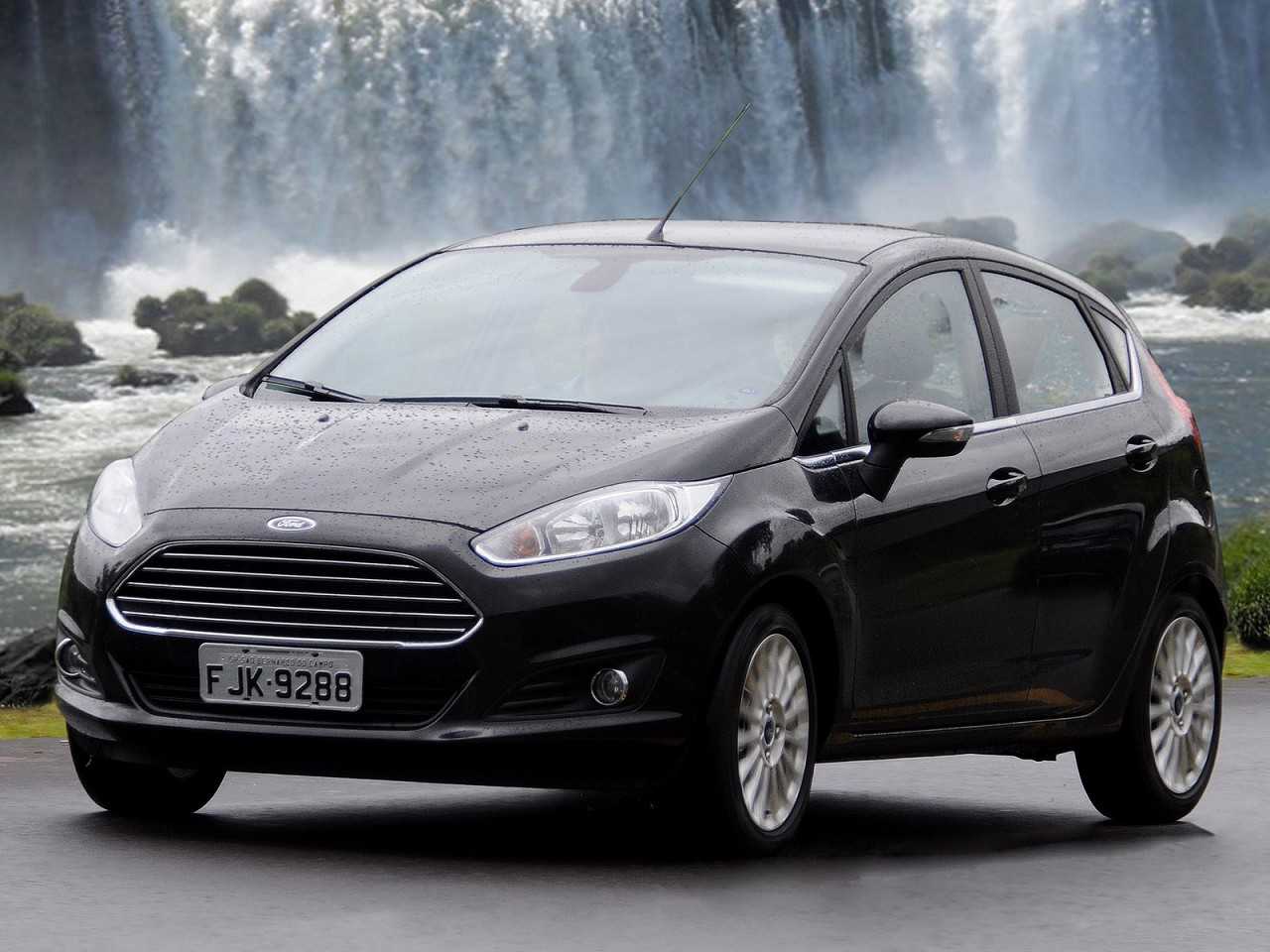 Um Ford New Fiesta 1.6 SE ou um Hyundai HB20X?
