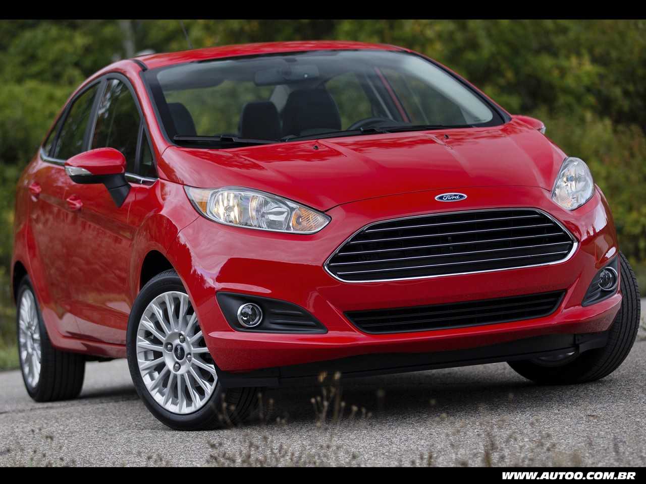 Um Ford New Fiesta com desconto ou um Hyundai HB20?