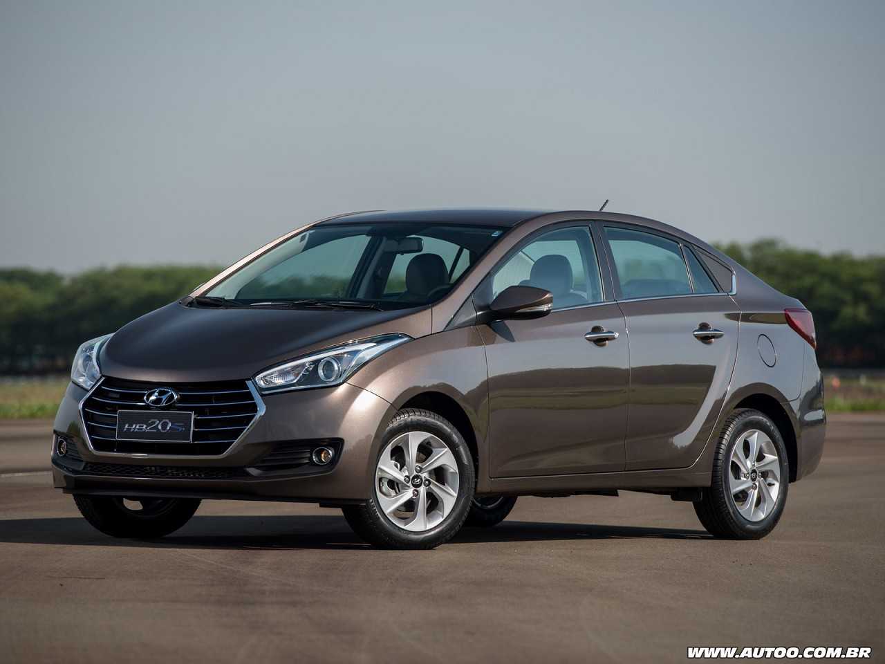 Um Toyota Corolla GLi ou um Hyundai HB20S mais equipado?