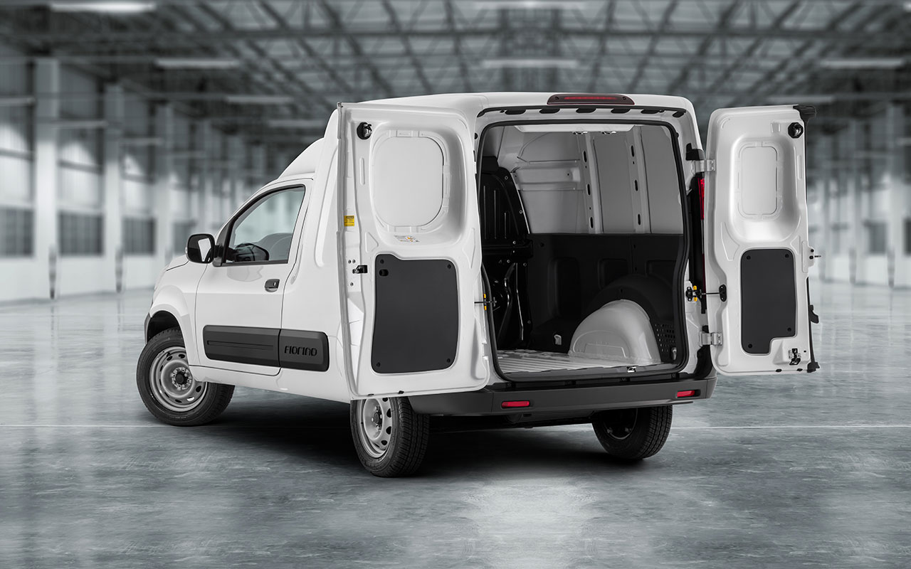 Fiat Fiorino atual com compartimento de carga aberto