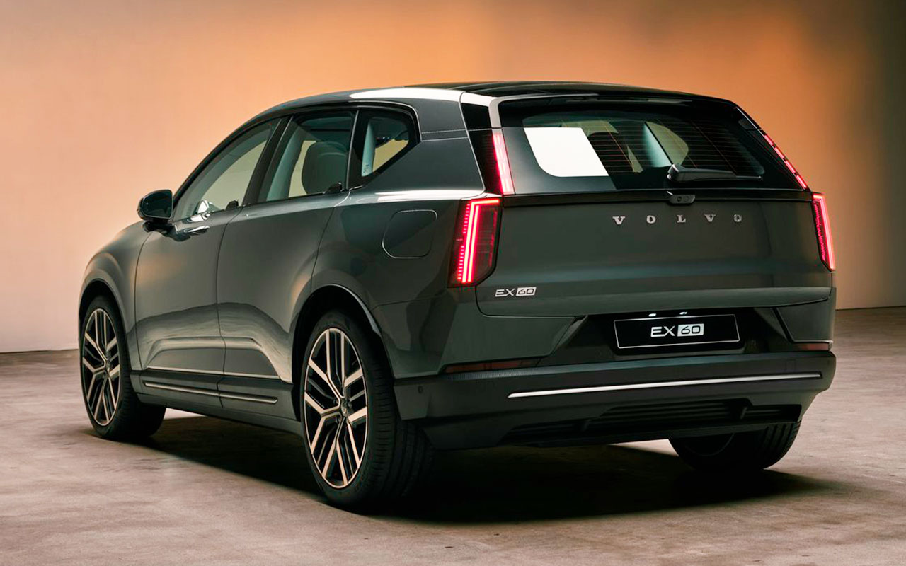 Volvo EX60 verde em vista de três quartos traseiros