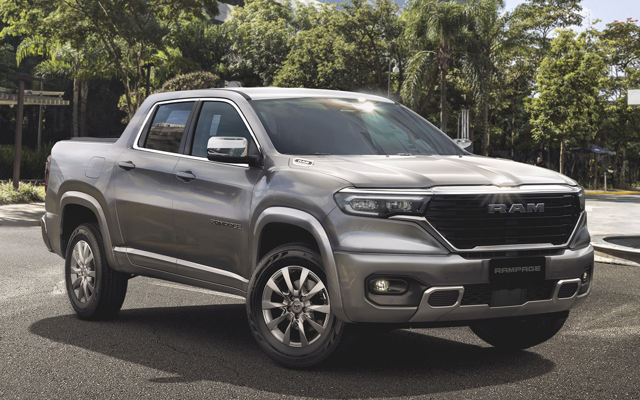 Ram Rampage Big Horn cinza vista de três-quartos dianteiros