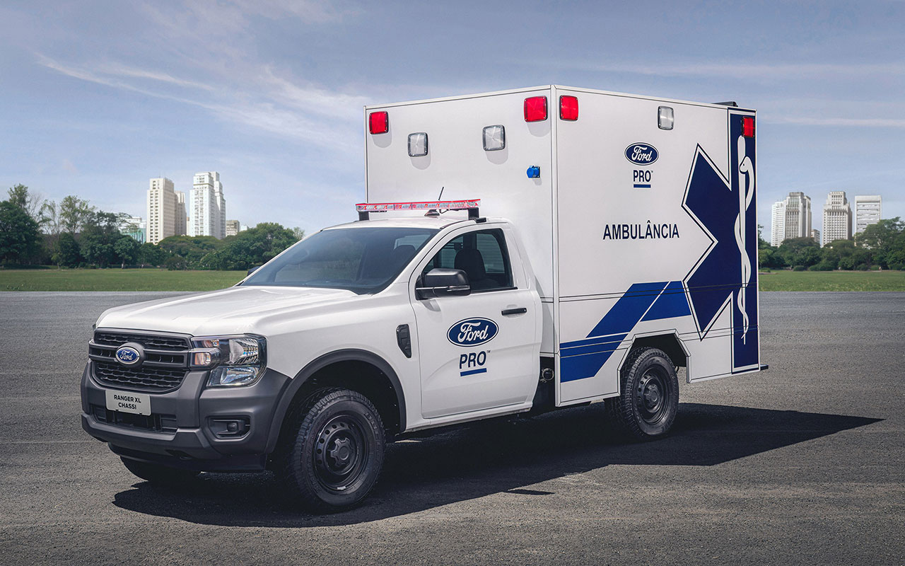 Ford Ranger da geração atual em vista de três quartos dianteira