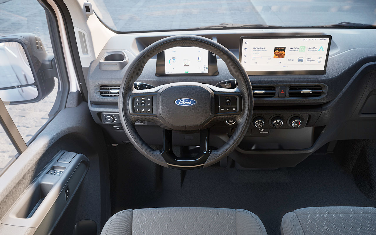 Painel da Ford Transit City elétrica com quadro de instrumentos digital e central multimídia