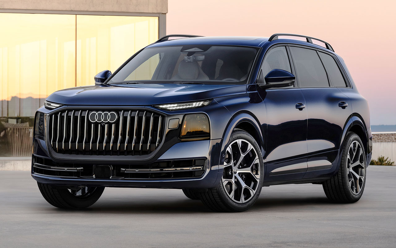 Audi Q9 azul visto de três quartos dianteiros, em foto oficial de divulgação
