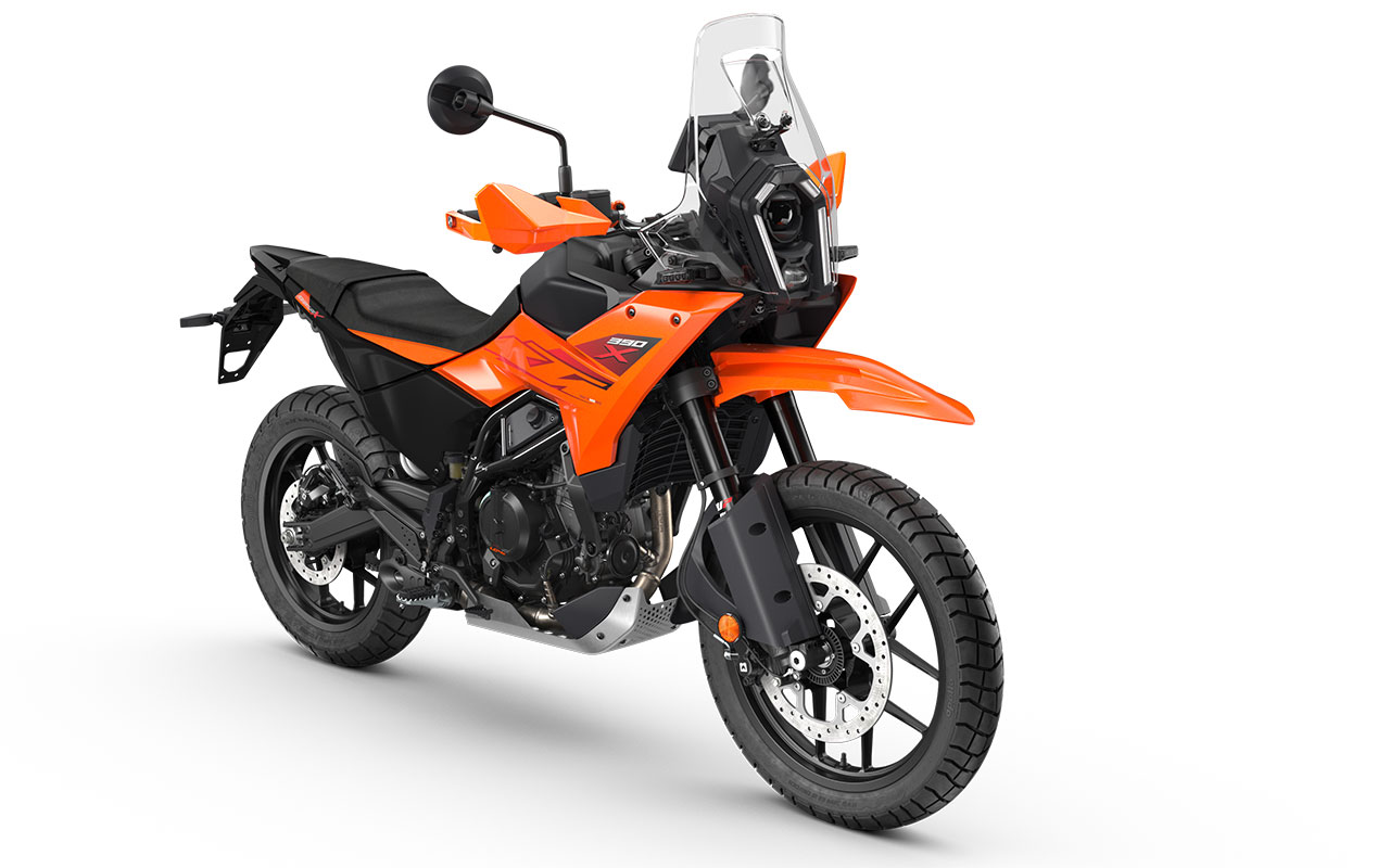 KTM 390 Adventure X em vista três quartos dianteira