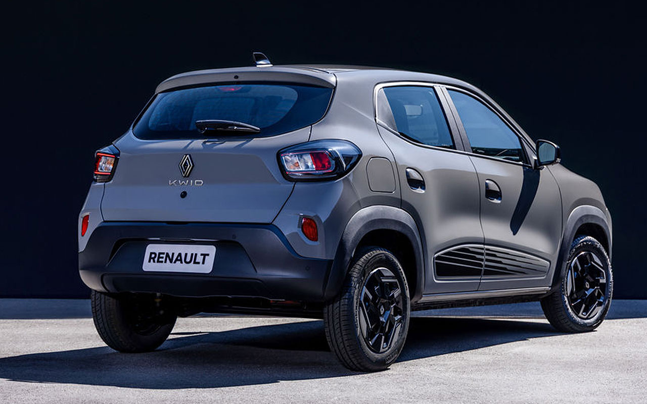 Renault Kwid Techno 2027 cinza visto em três quartos de traseira