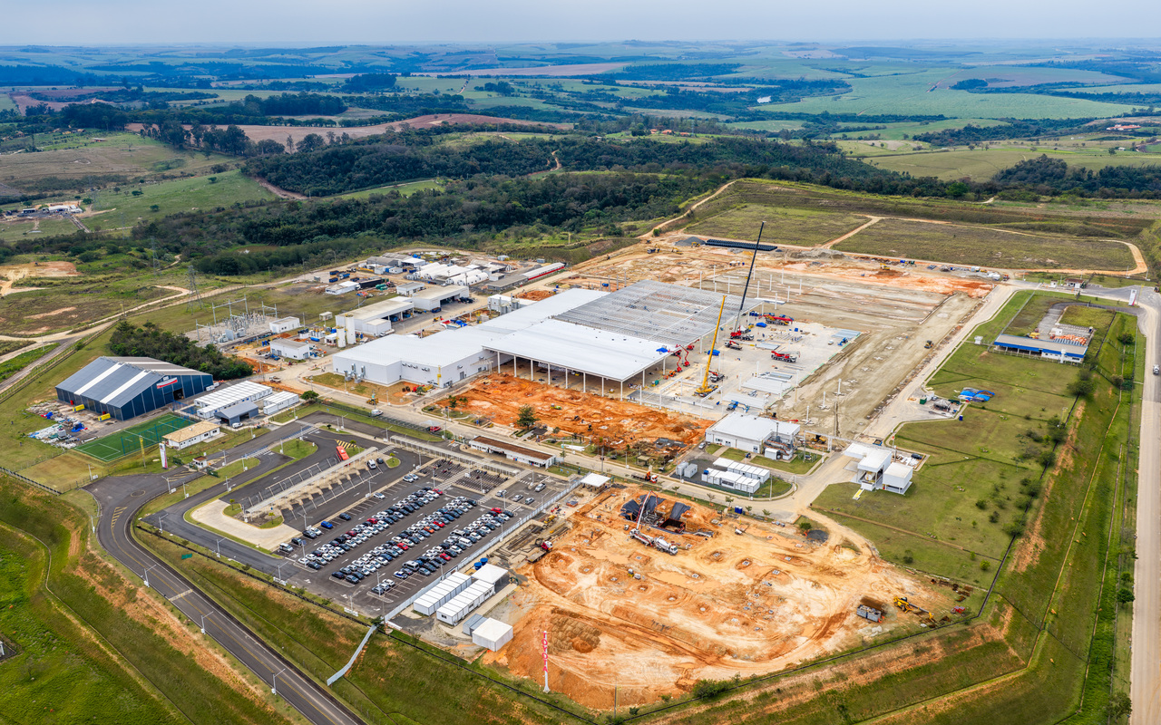 Vista aérea das obras de reconstrução da fábrica de motores da Toyota em Porto Feliz (SP), em setembro de 2026