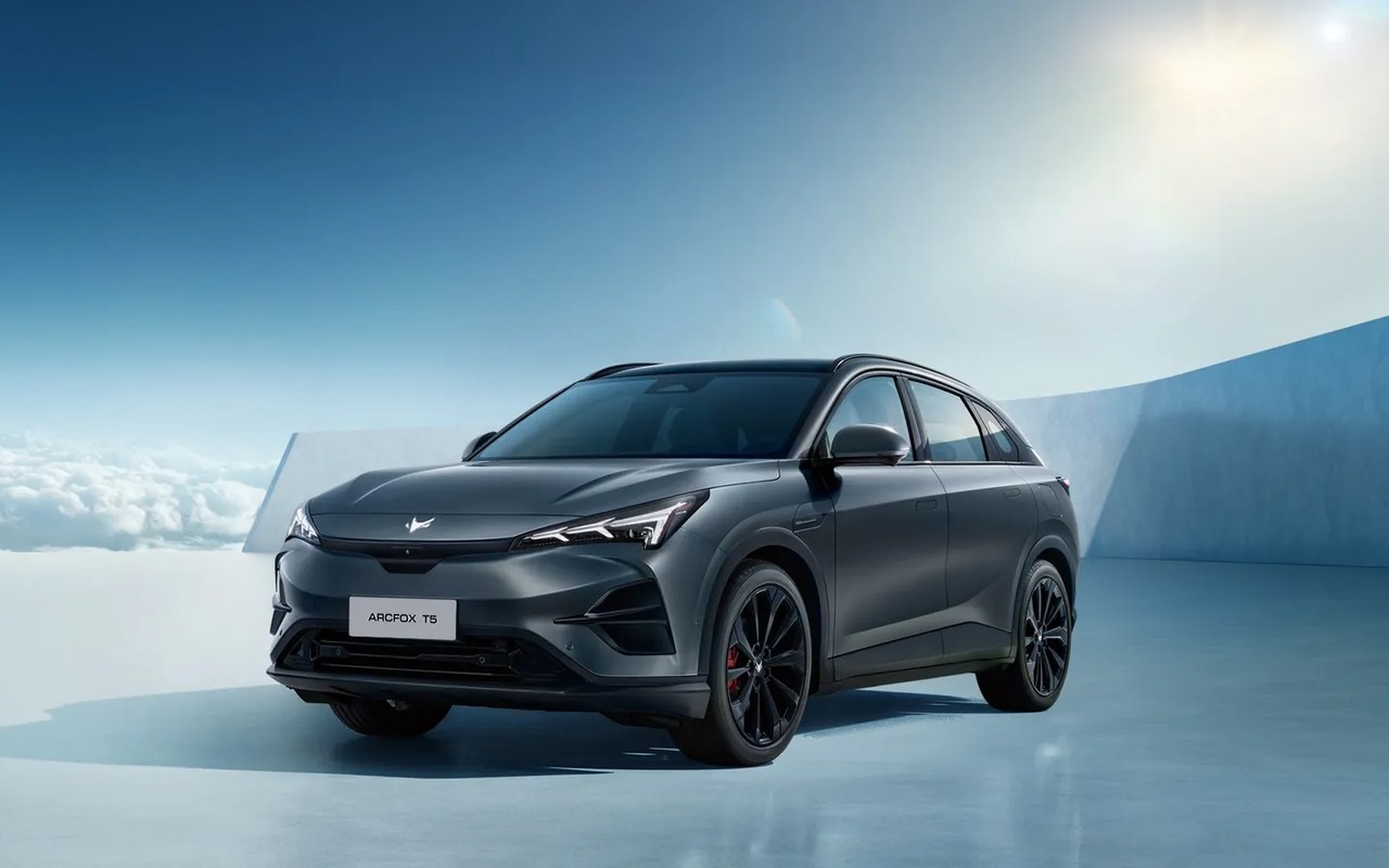 Arcfox T5, SUV elétrico da marca chinesa BAIC