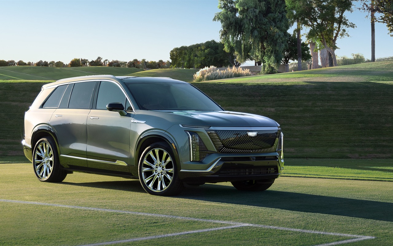 Cadillac Vistiq em vista de três quartos dianteira