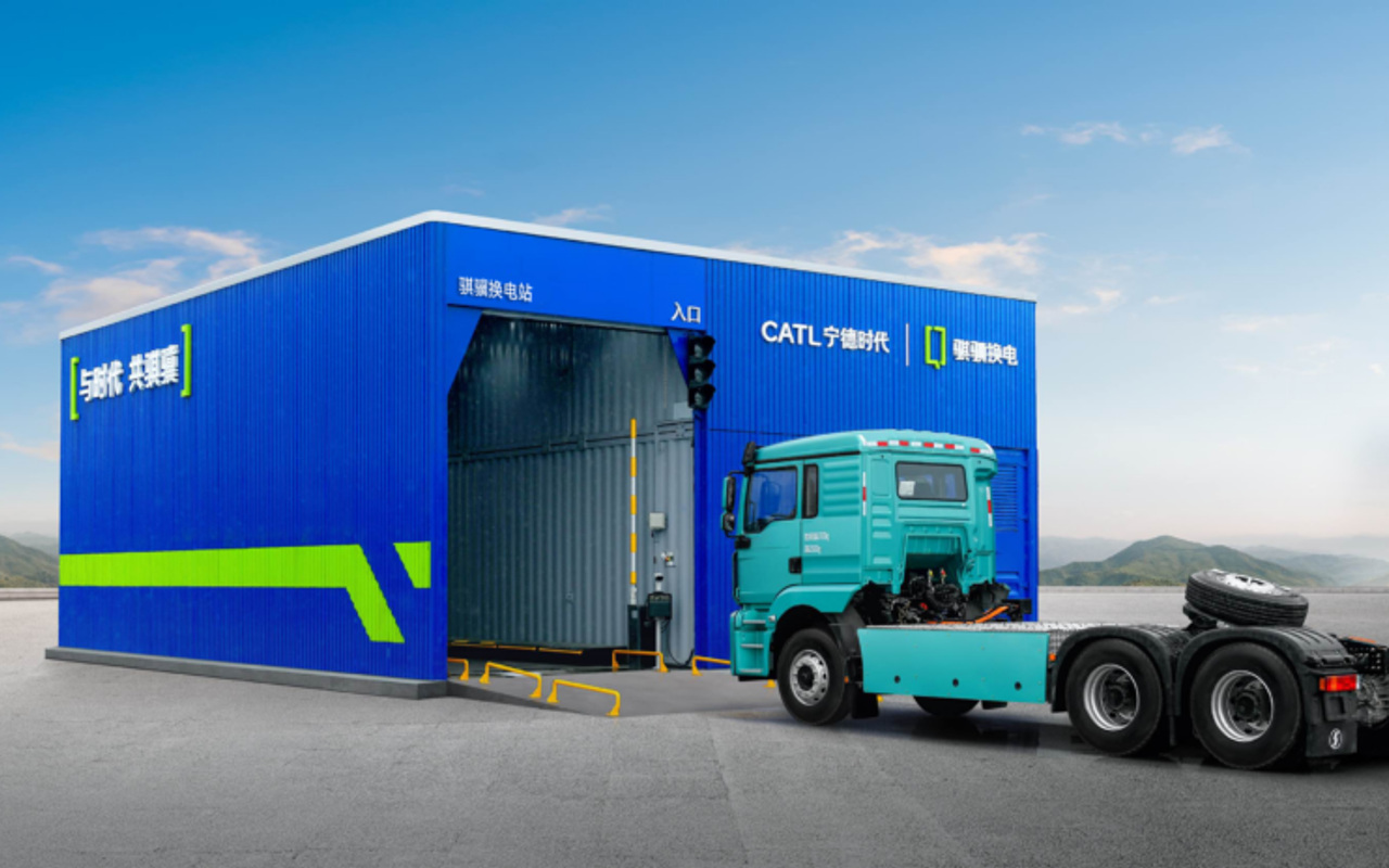 Estação azul Qiji da CATL e caminhão para troca de baterias