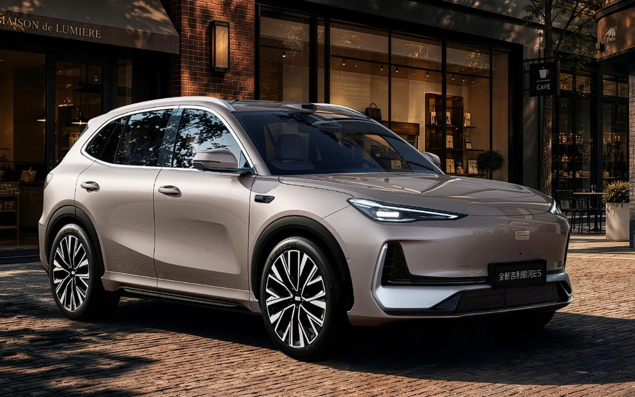 Novo Geely EX5, chamado Galaxy E5 na China, em vista dianteira