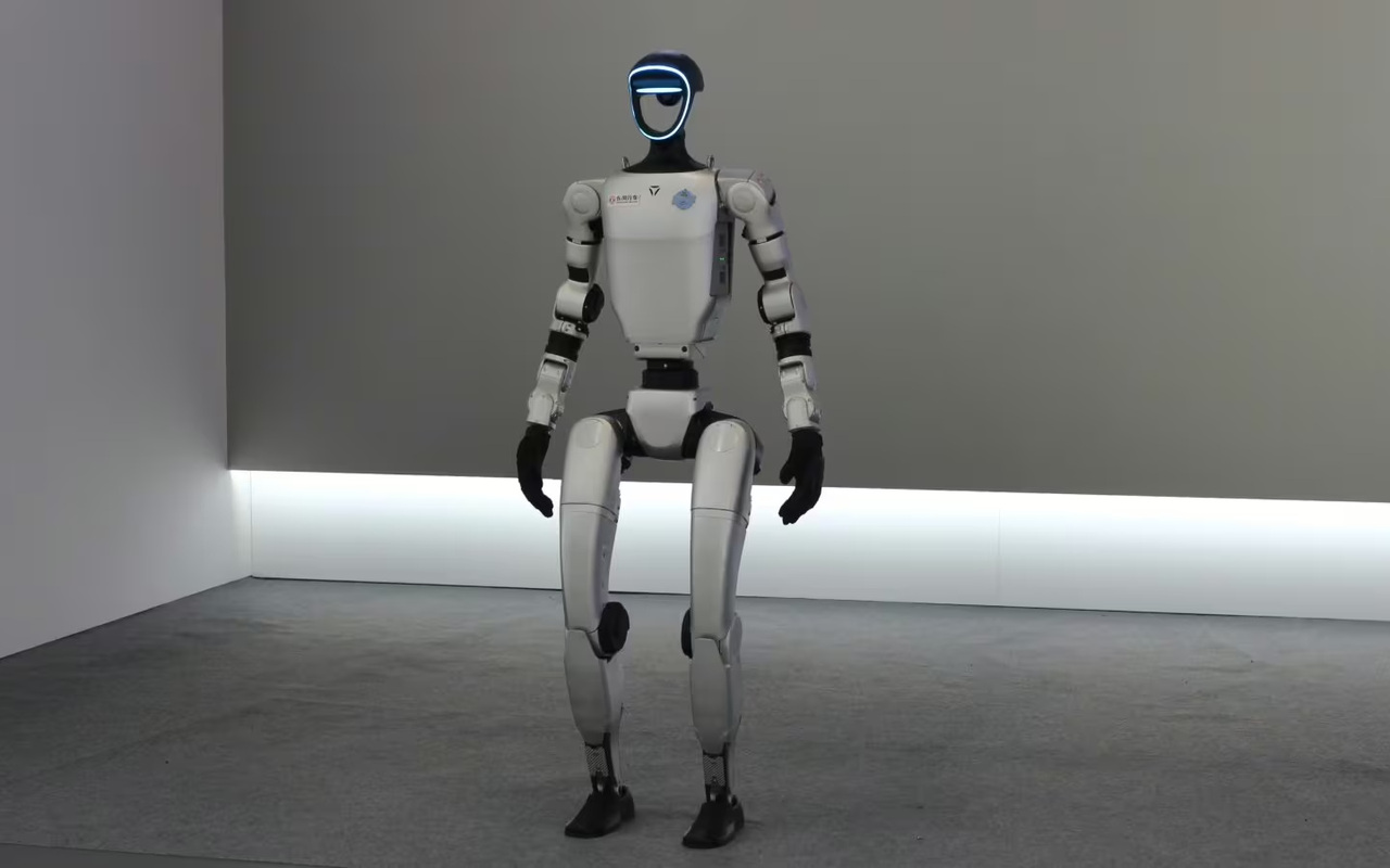 Robô humanoide Xiaodong da Dongfeng em apresentação na China