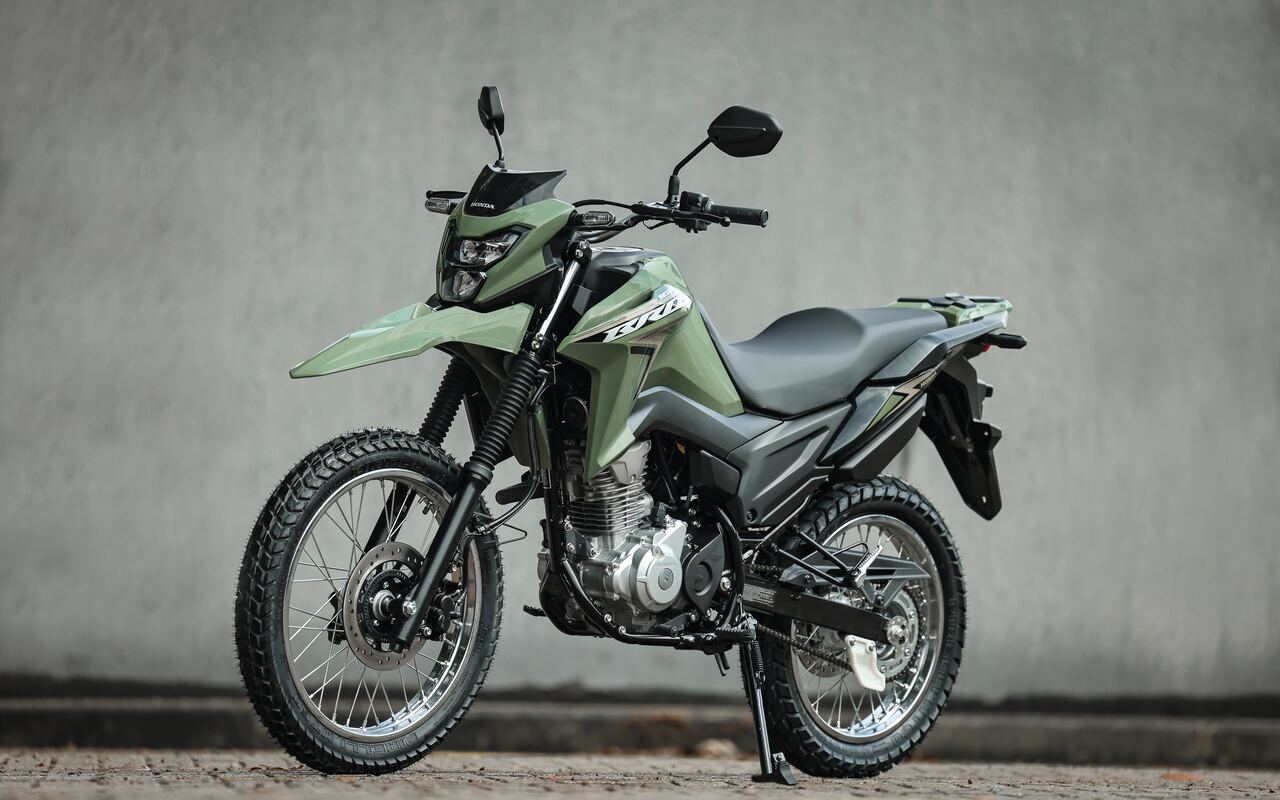 Honda NXR160 Bros ABS 2027 verde vista de frente em três quartos