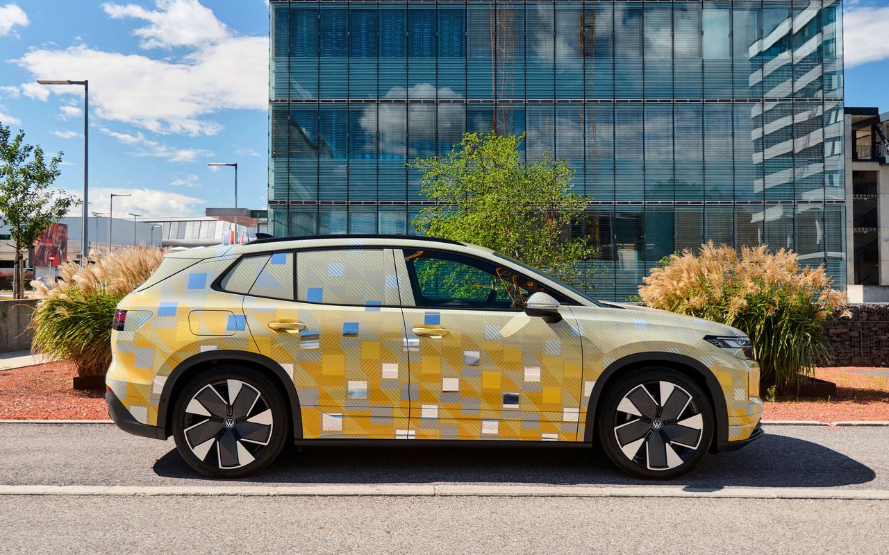 Perfil do protótipo camuflado do Volkswagen ID. Tiguan