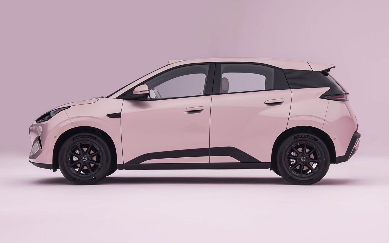 Novo BYD Seagull rosa visto de perfil