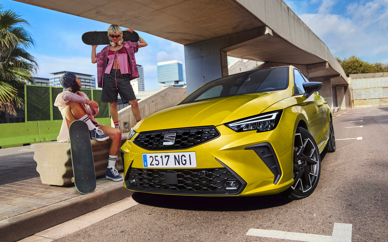Seat Ibiza amarelo em foto oficial de divulgação