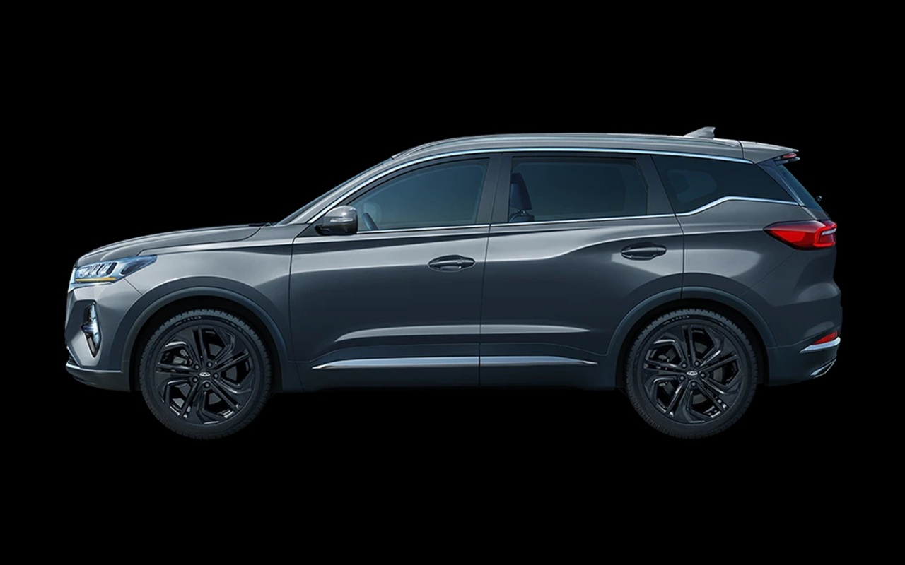 CAOA Chery Tiggo 7 Sport cinza em vista lateral, com o veículo inteiro centralizado