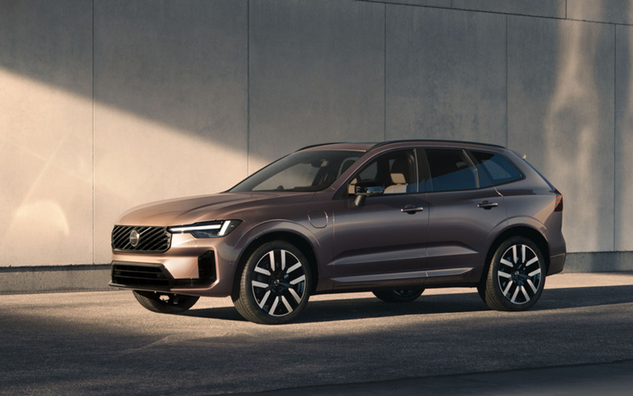Volvo XC60 em vista de três quartos dianteira