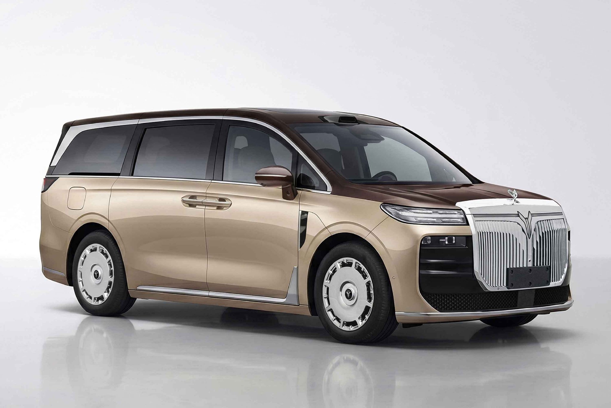 Voyah Dream 9, minivan de luxo com versões híbrida plug-in e elétrica