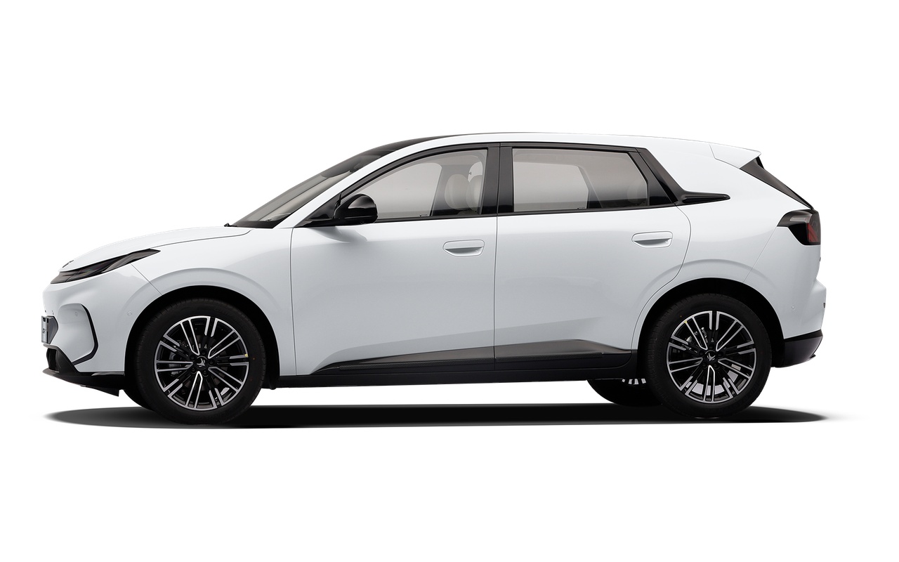Vista lateral do BAIC Arcfox T1 branco