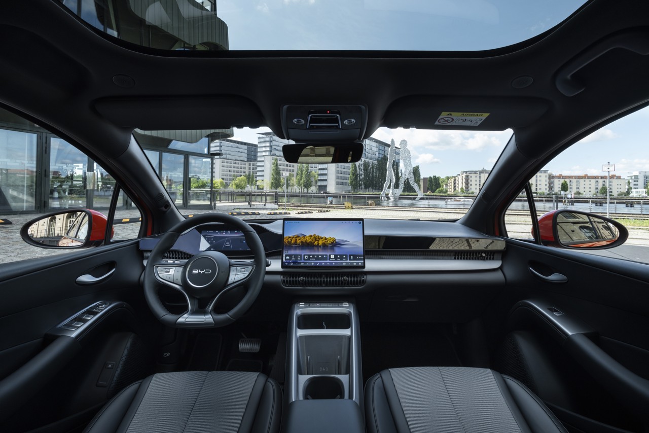 Painel e interior do BYD Dolphin G DM-i europeu