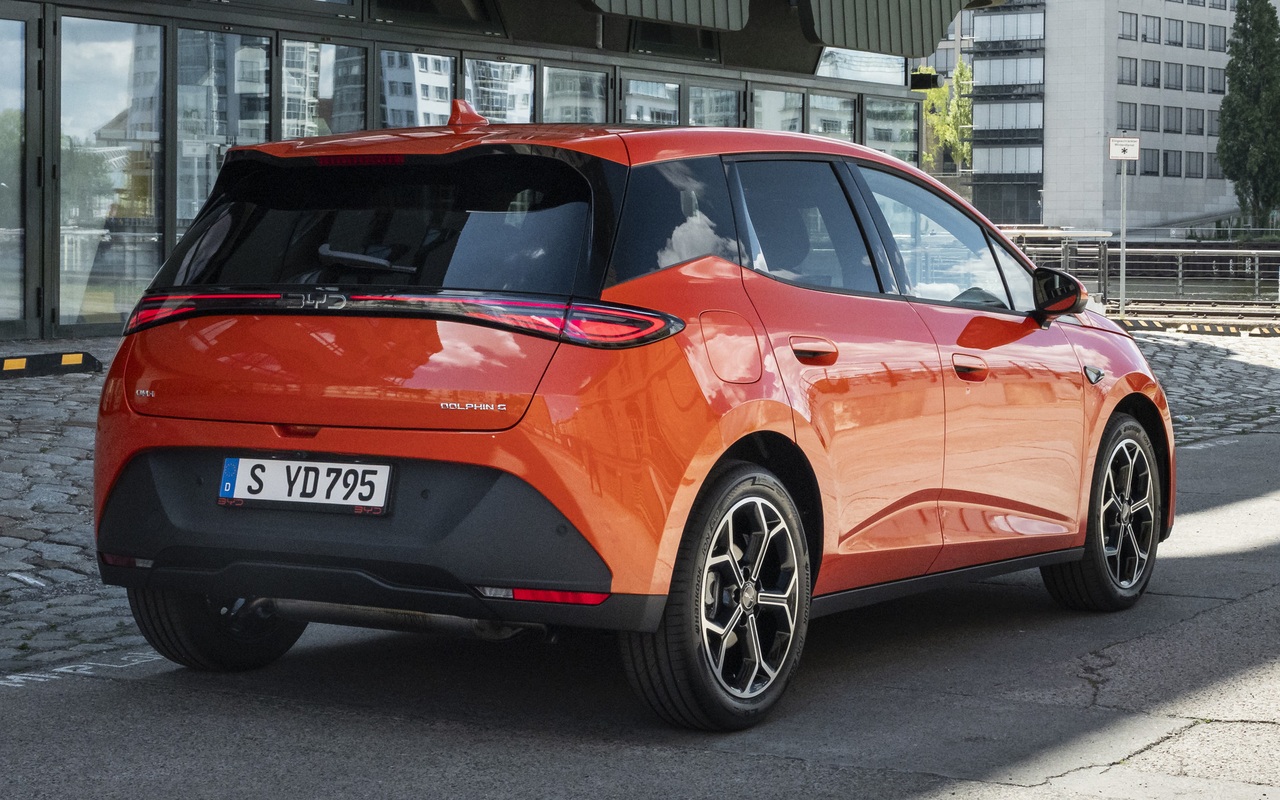 Traseira do BYD Dolphin G DM-i europeu