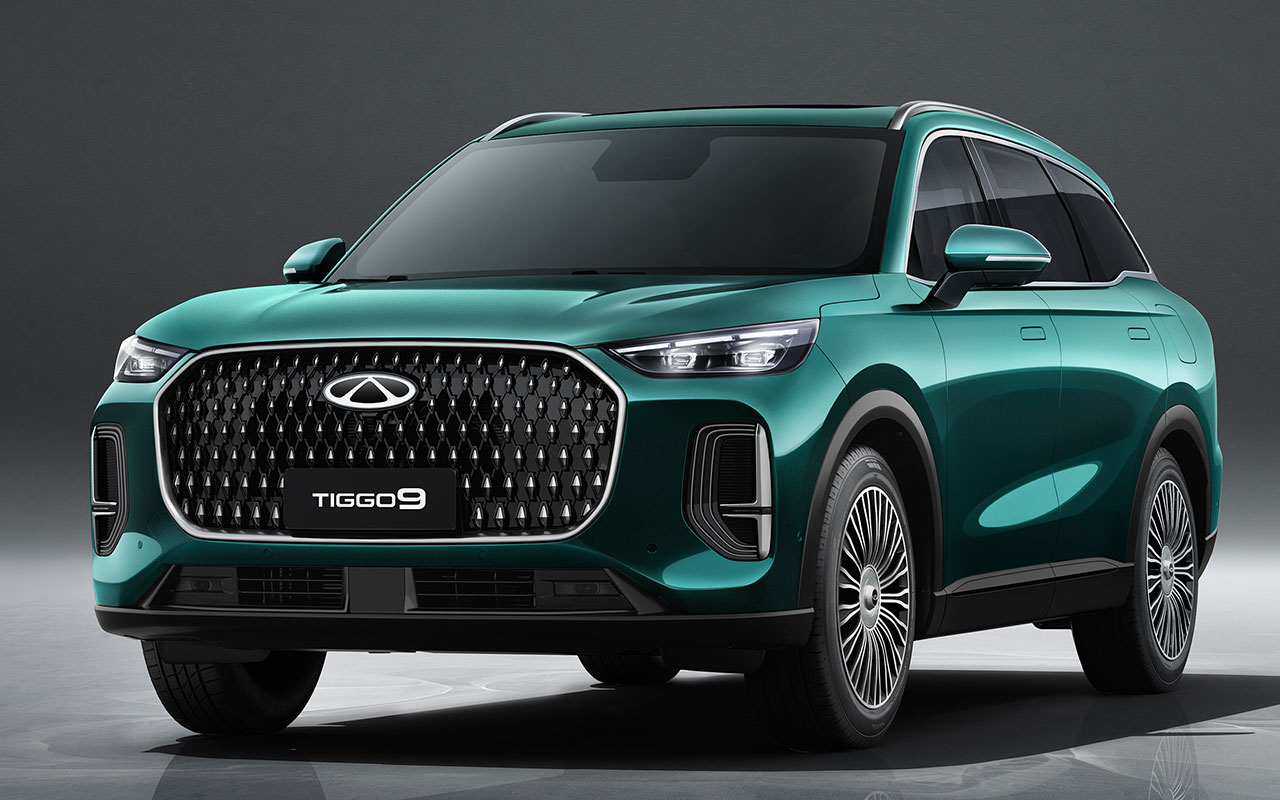 Tiggo 9 verde visto de frente e de lado em imagem de divulgação