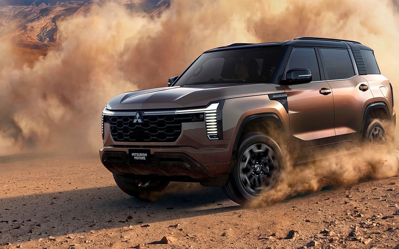Novo Mitsubishi Pajero marrom em pista de terra