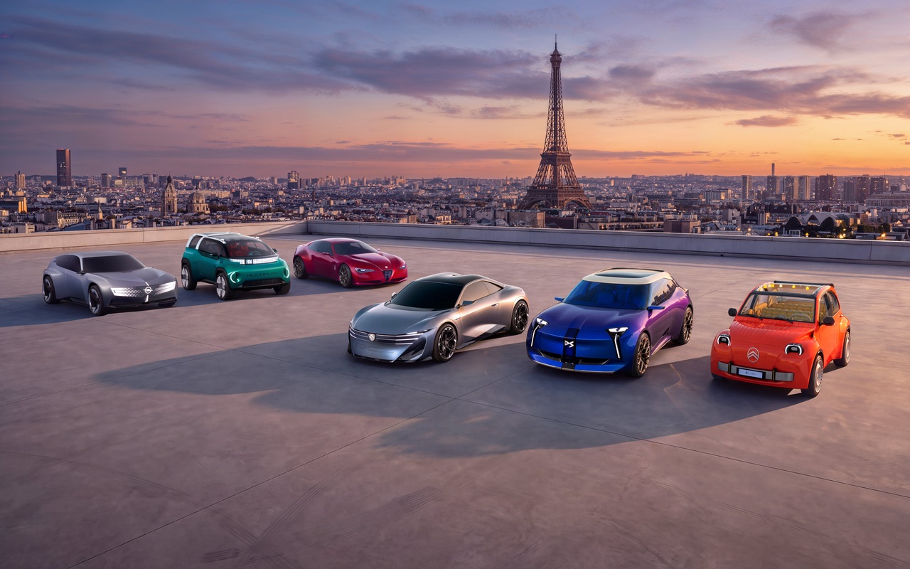 Seis carros-conceito da Stellantis em composição oficial com Paris ao fundo