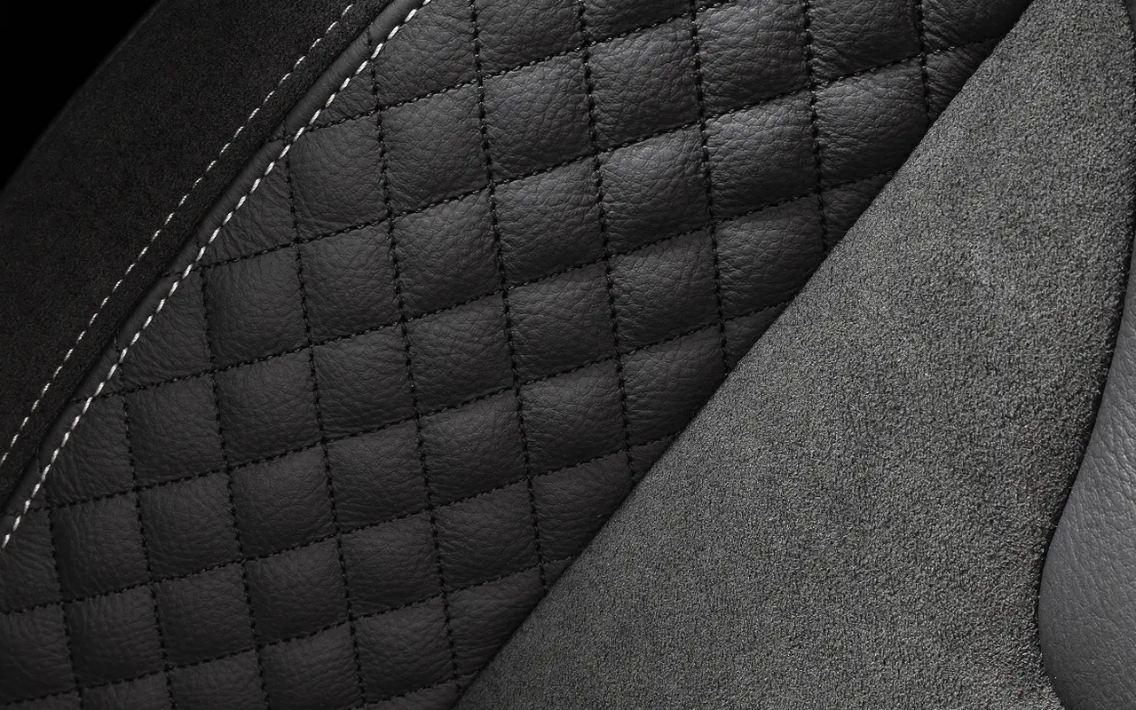 Detalhe de costuras e revestimentos do banco do Jeep Compass 2027