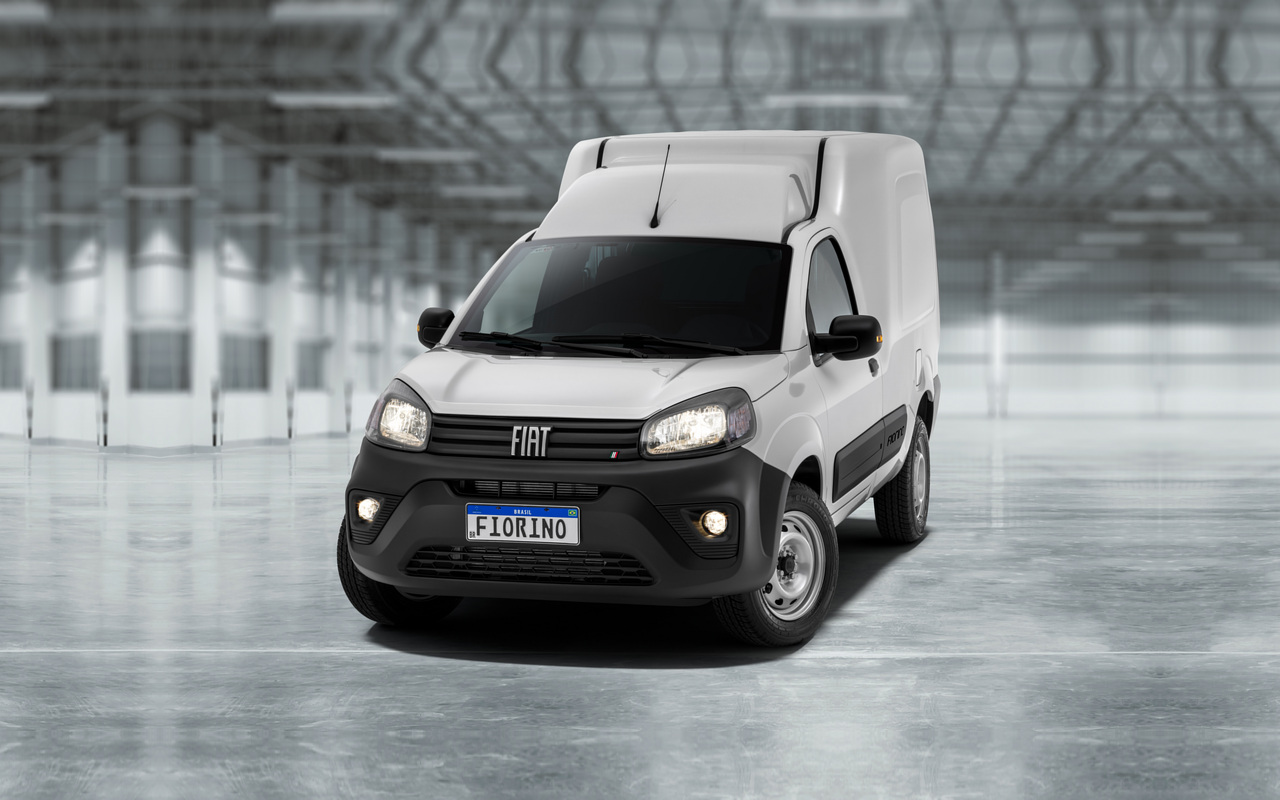 Fiat Fiorino atual vista de frente em três quartos