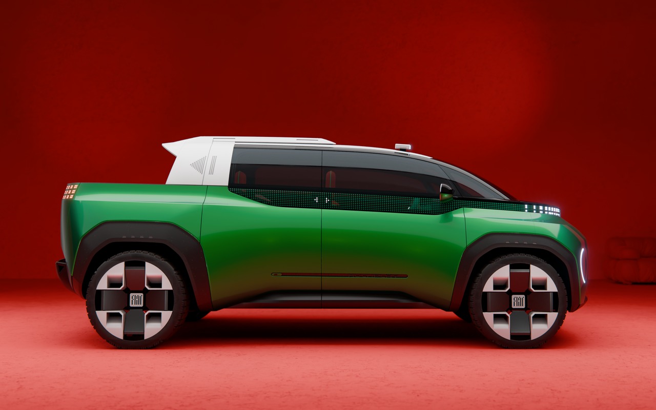 Vista lateral do Fiat Multiplay verde com módulo traseiro deslocado para a frente e caçamba aberta