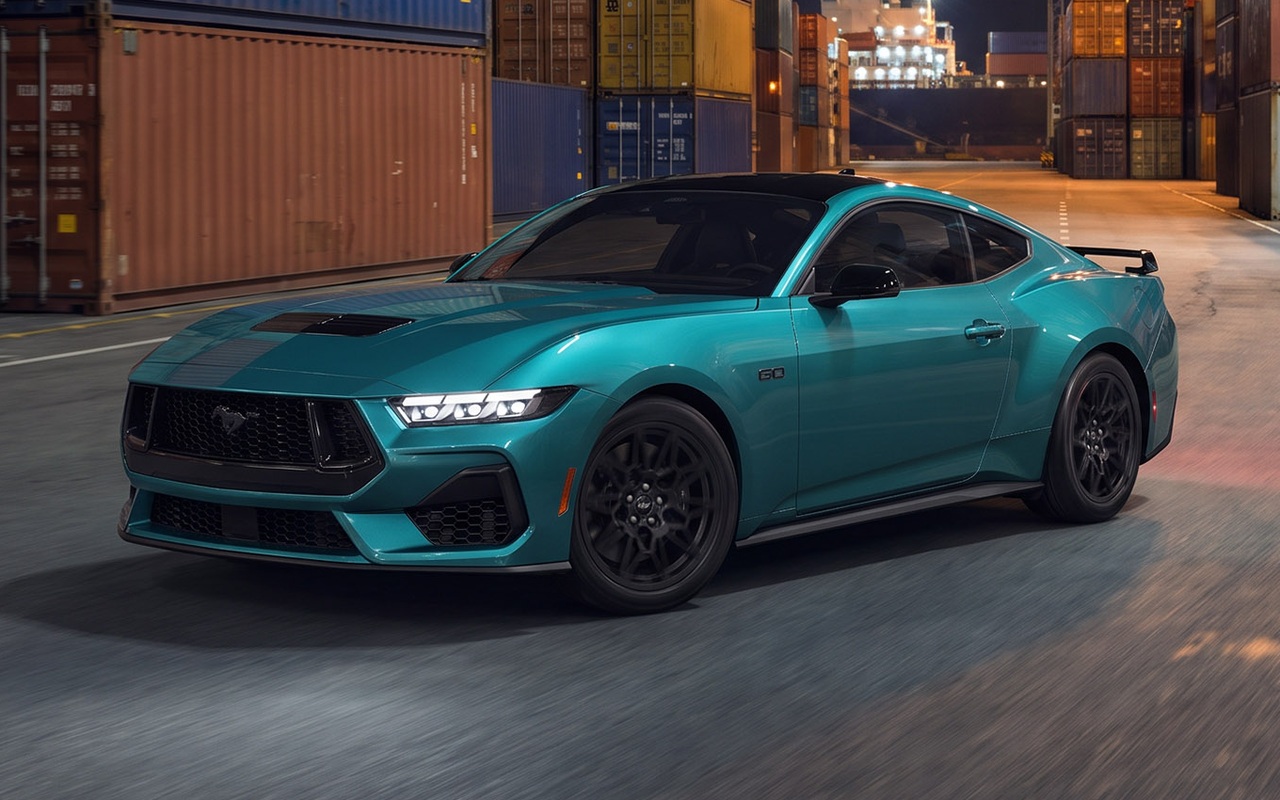 Mustang GT Performance 2026 azul em vista dianteira noturna