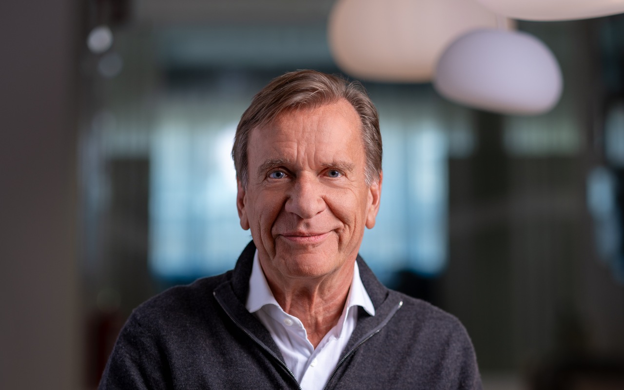 Retrato oficial de Håkan Samuelsson, presidente e CEO da Volvo Cars
