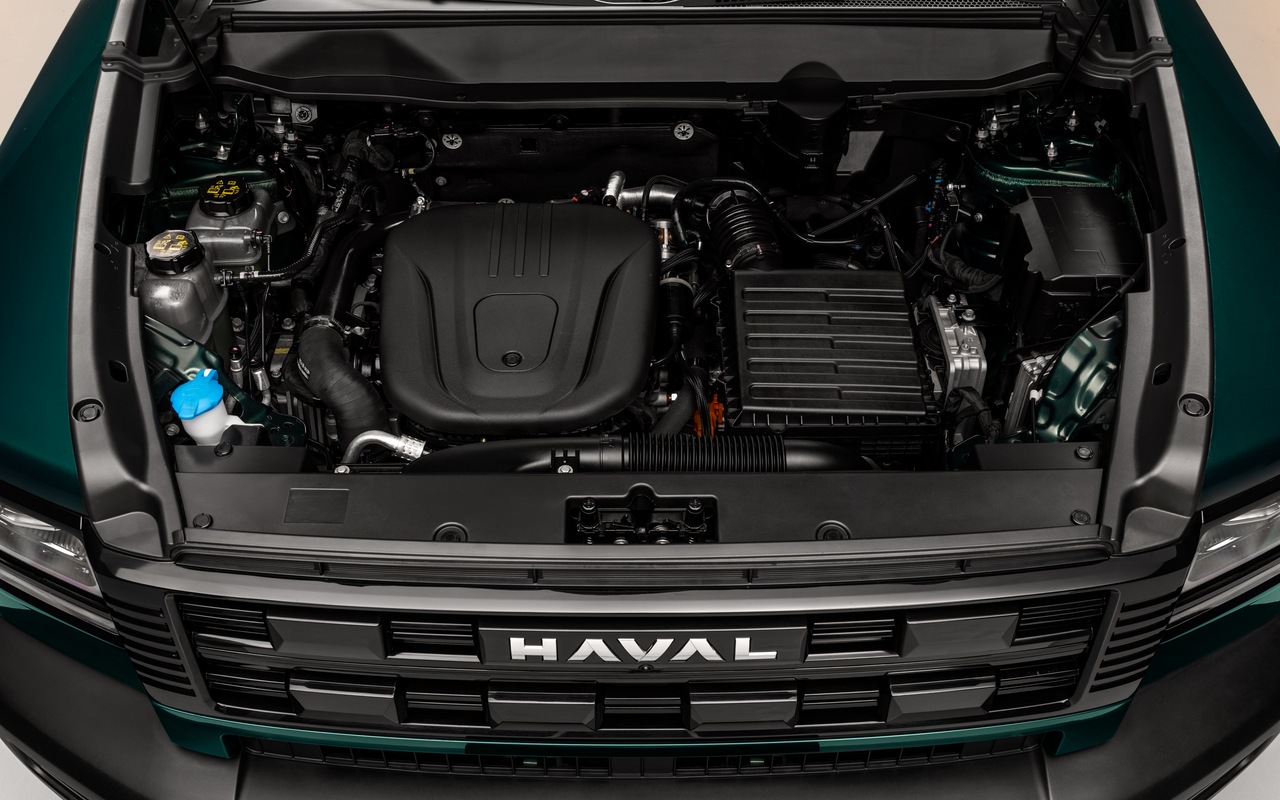 Compartimento do motor 1.5 turbo flex do Haval H7 com o capô aberto
