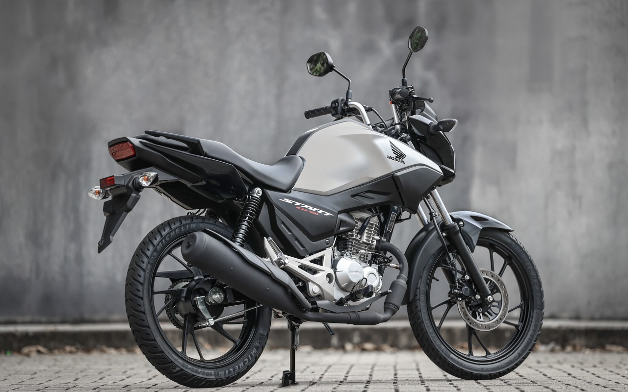 Honda CG 160 Start 2027 prata vista de três quartos traseiro